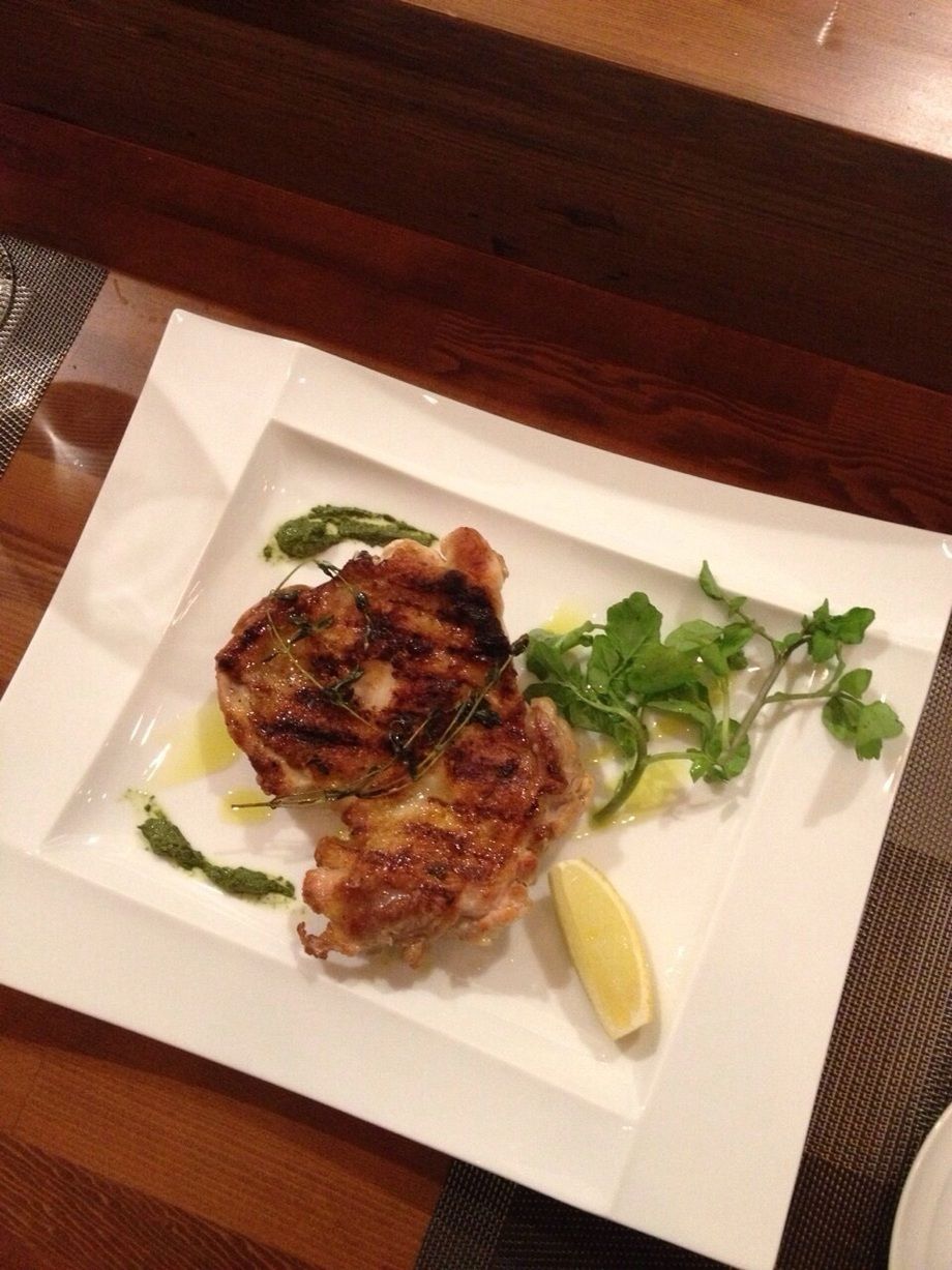 鳥取 大山鶏のグリル 〜ジェノベーゼソース〜（1380円）