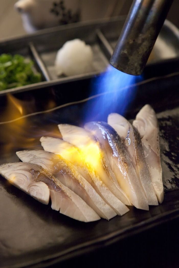 大トロ炙りしめ鯖（680円）