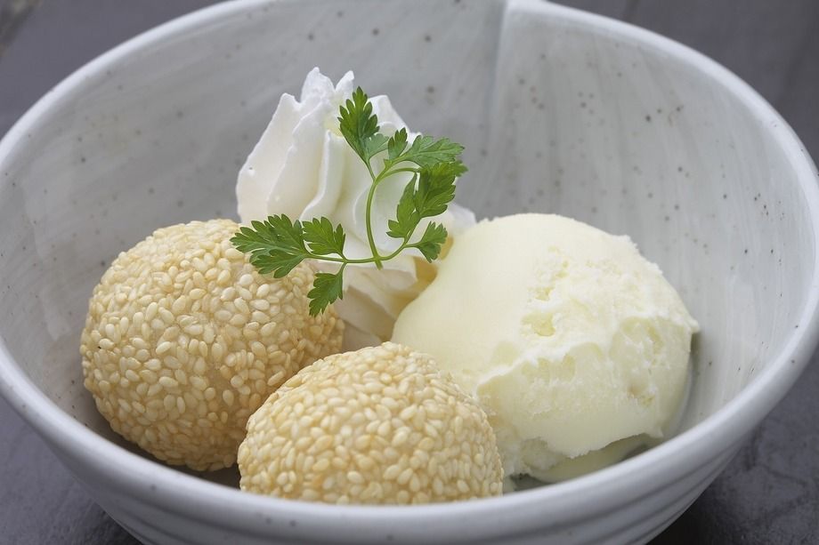 あったか胡麻団 アイス添え（480円）