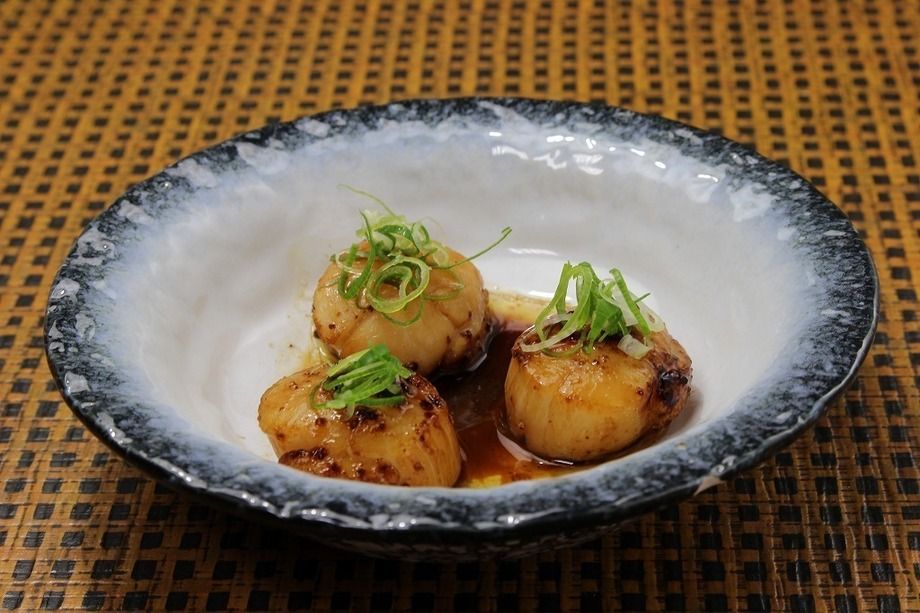 帆立の焦がしバター醤油（780円）