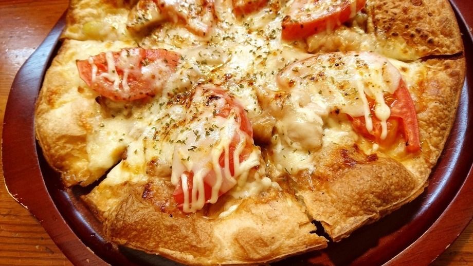 照焼きチキンとフレッシュトマトのピザ（850円）