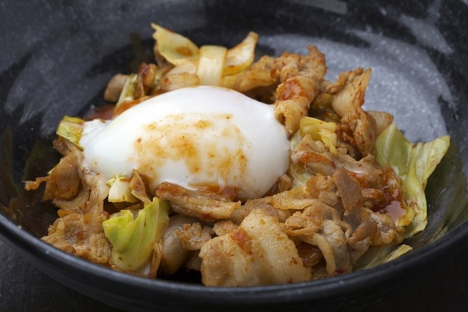 温玉のせ豚キムチ（680円）