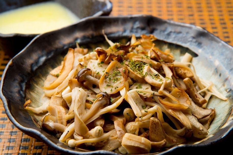 きのこの蒸し焼き バターソースで（780円）