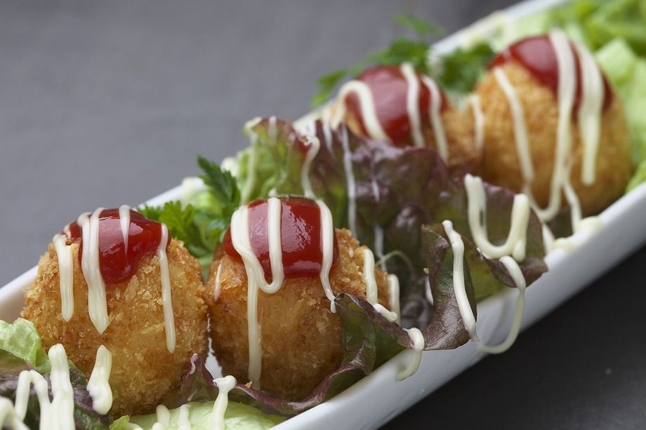 モッツァレラチーズのコロコロコロッケ（550円）