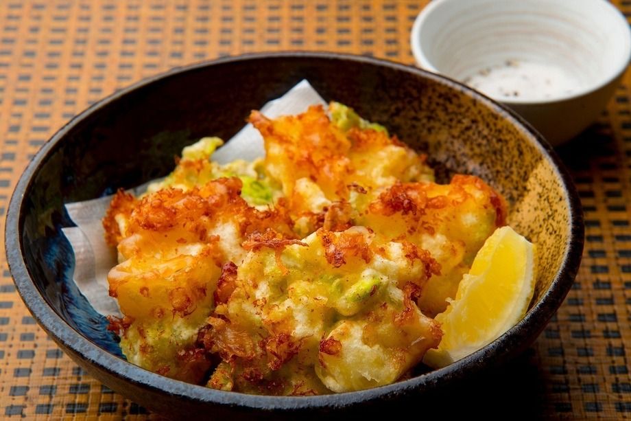 そら豆とモッツァレラチーズの掻き揚げ（550円）