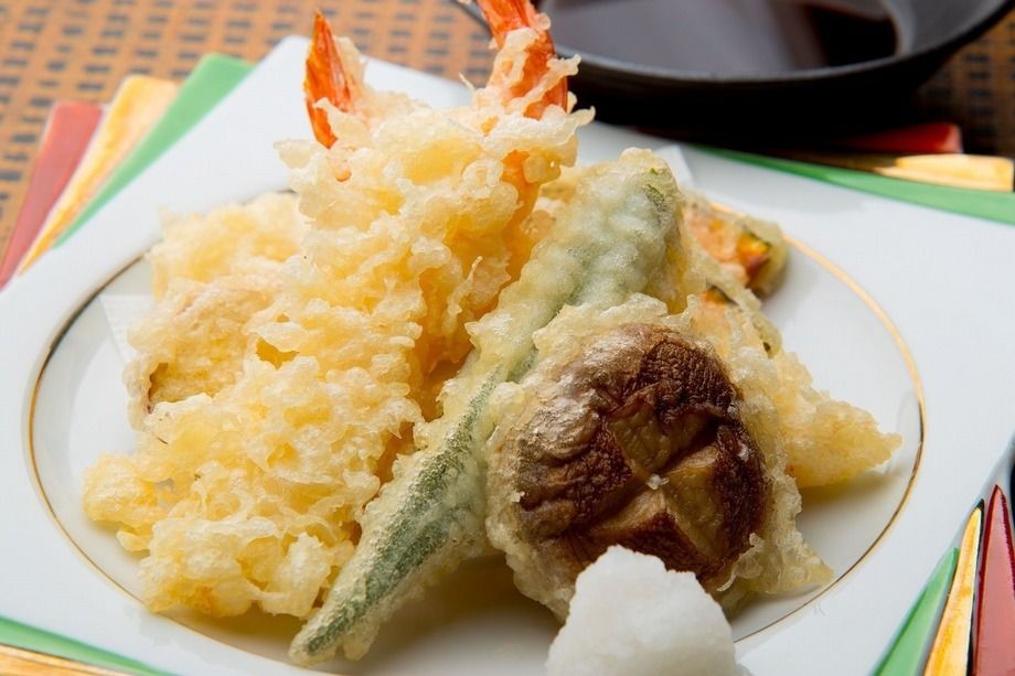 天麩羅盛合せ（880円）