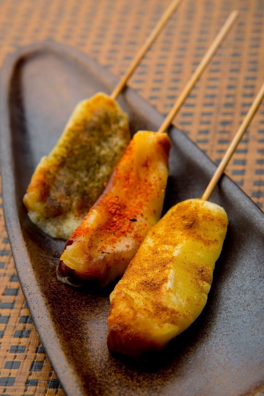 チーズの串焼き 三種盛（600円）