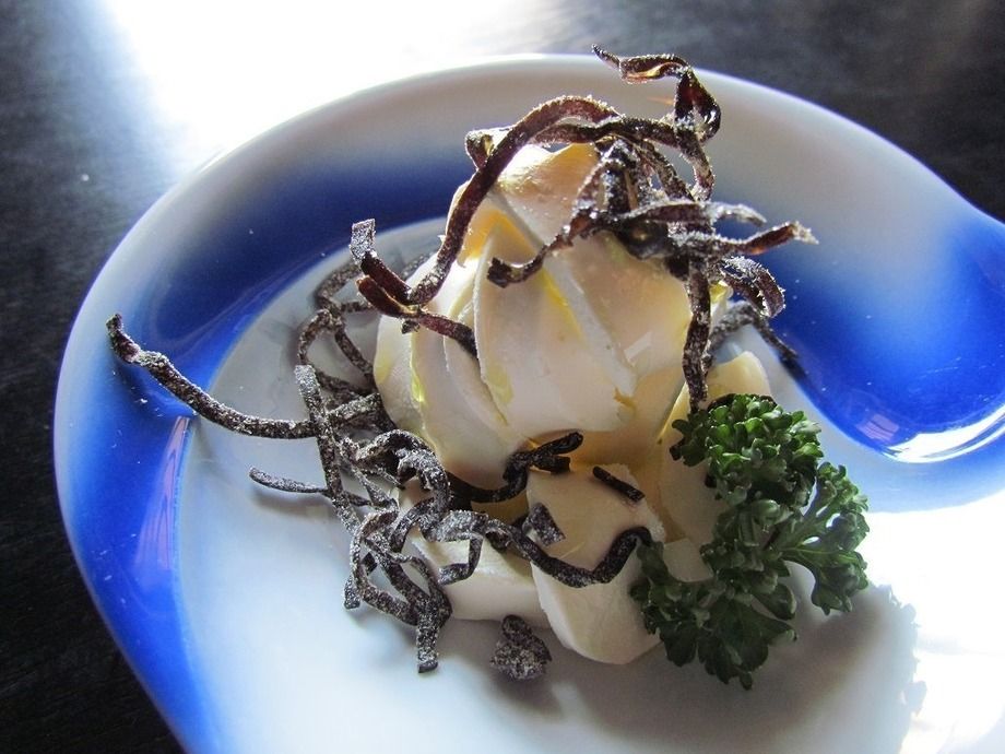 チーズの塩昆布和え（550円）