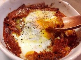 ハチノスのみそトマト煮 落とし玉子のオーブン焼き