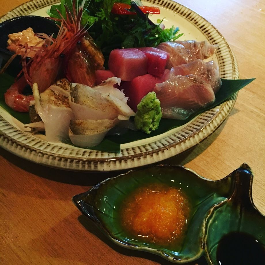 函館直送のお魚にこだわりました、お造り盛り合わせ