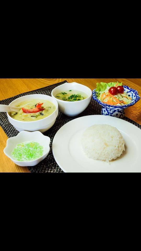 Ｂセット　①グリーンカレー　②レッドカレー　③シーフードカレー（①８５０円　②８５０円　③９５０円）