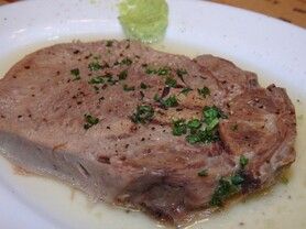 厚切り茹で牛タンの柔らか煮込み