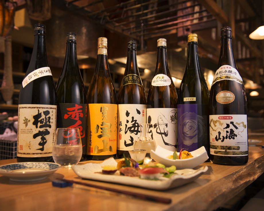 日本酒各種（480円〜/冷やグラス・700円〜/冷や一合・550円〜/熱燗一合）