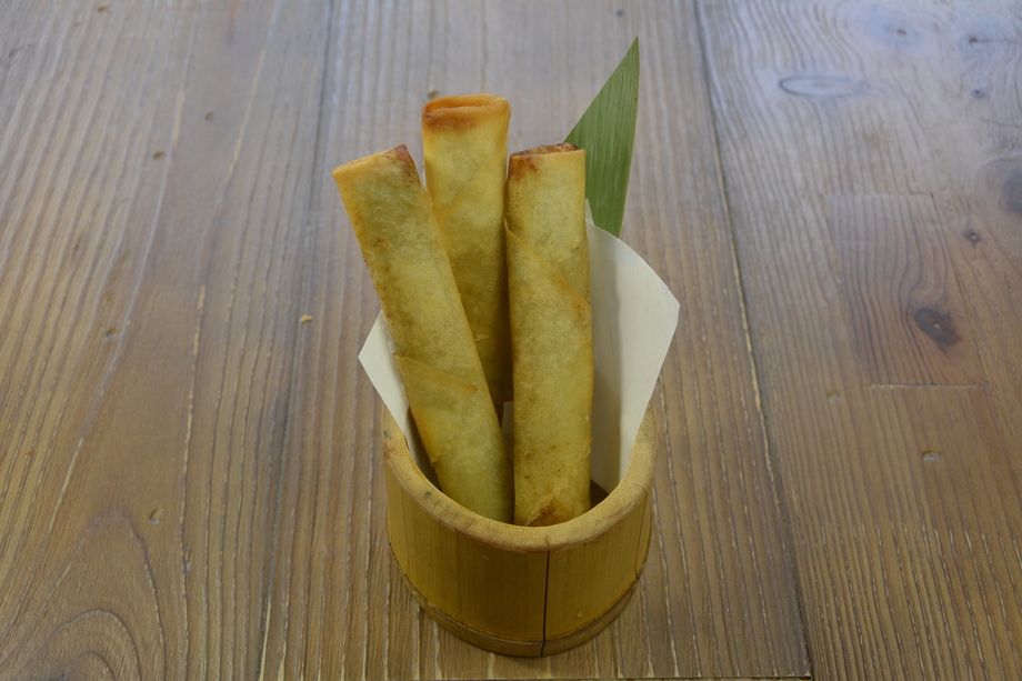 海老とアボカドのスティック春巻（580円）