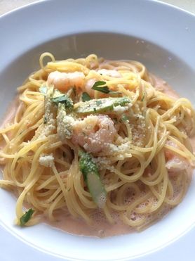 海老とアスパラガスのトマトクリームソース スパゲッティ
