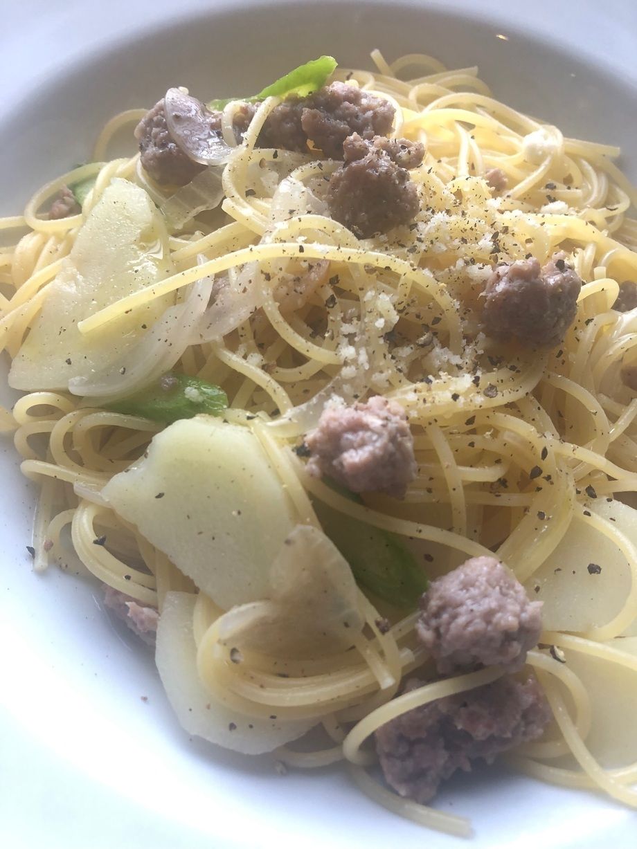 自家製ソーセージとジャガイモのスパゲッティ