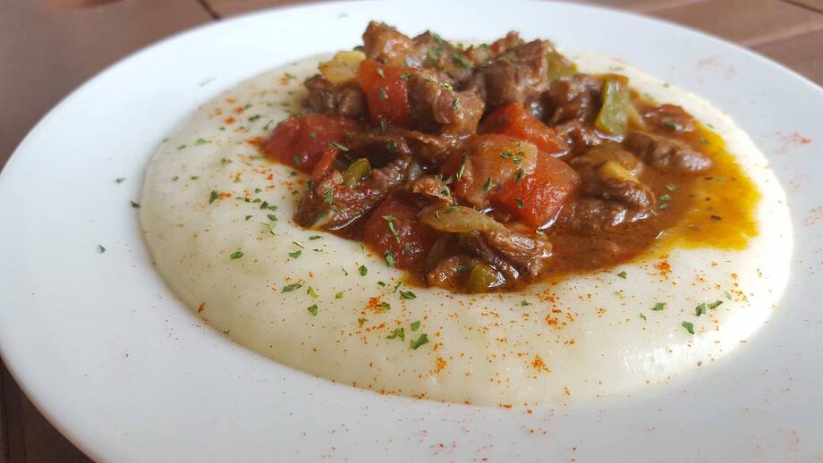 日替わり　タス・ケバブ（ラムの煮込みとマッシュポテト）