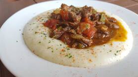 日替わり　タス・ケバブ（ラムの煮込みとマッシュポテト）