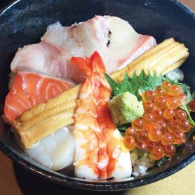彩り海鮮丼