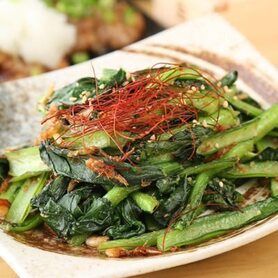 桜えびと小松菜のニンニク塩炒め