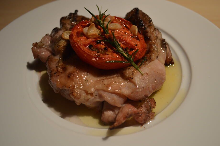 大山鶏もも肉　トマトロースト　炭火焼