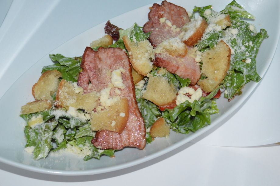 ベーコン　温泉玉子　お野菜ゴロゴロ　シーザーサラダ