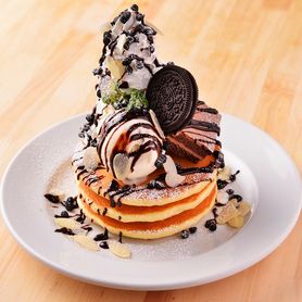 チョコレートタワーパンケーキ　Wホイップ～バニラアイス添え～