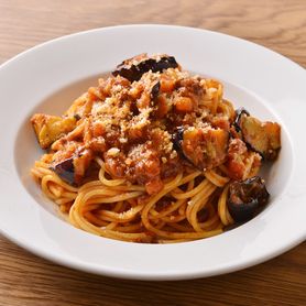 粗挽き肉と茄子のトマトソースパスタ