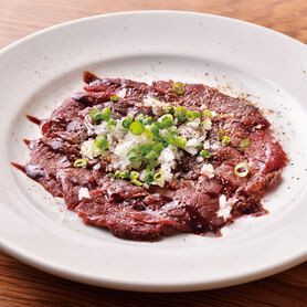馬肉の炙りカルパッチョ