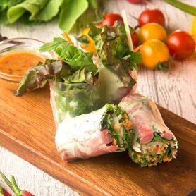 ローストビーフとクリームチーズのパクチー生春巻き