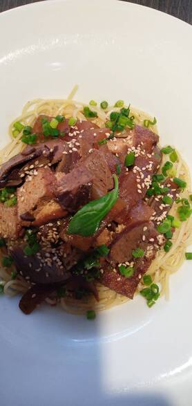 牛豚じっくり煮込みパスタ