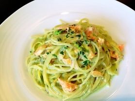 サーモンのアボカドクリームソース