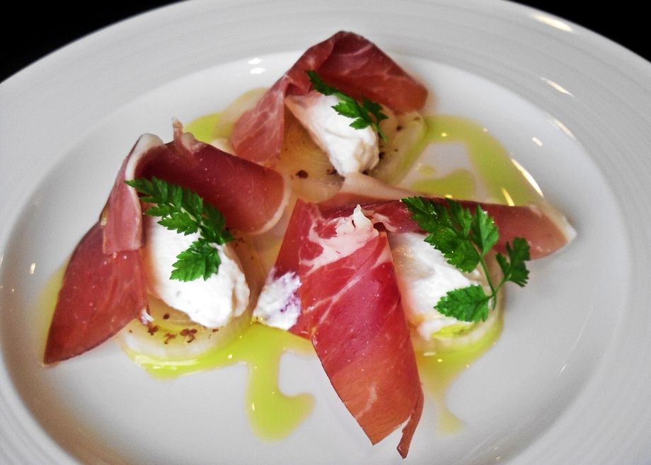 ポロネギのマリネ　リコッタチーズと生ハムの冷製