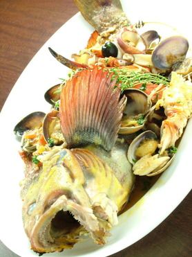 鮮魚の丸ごと一本アクアパッツア