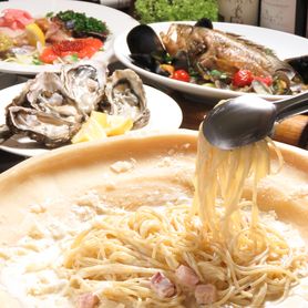 厚岸産牡蠣や大人気のホールチーズパスタなど当店人気な料理を集めた 3500円コース120分飲放付