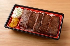 神戸牛極みカルビ弁当（お持ち帰り商品ですが店内飲食も可能です）