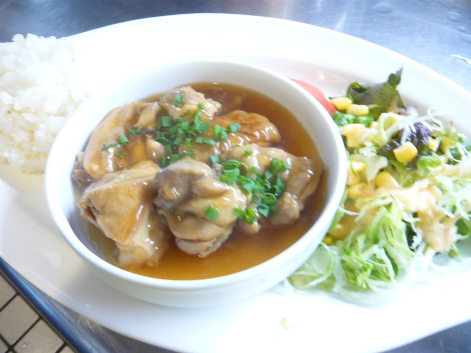 チキンのサワー煮　ランチセット（スープ・ミニデザート・コーヒー付き）