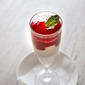 ふんわりチーズムース　ベリーソース