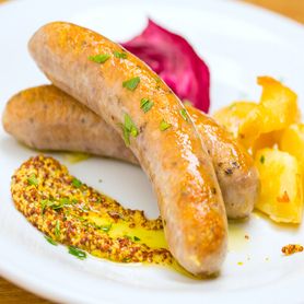 【千葉県産】アボカドポークのサルシッチャと燻製ポテト