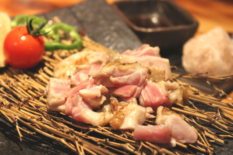 地頭鶏　もも岩塩タタキ炙り