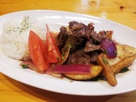 ロモサルタード Lomo saltado