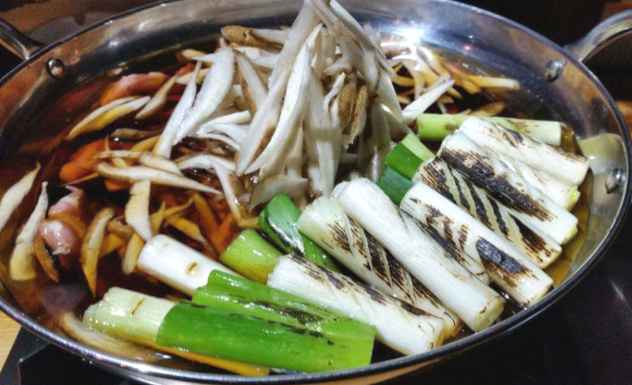 地鶏(地頭鶏)ごぼう鍋　一人前