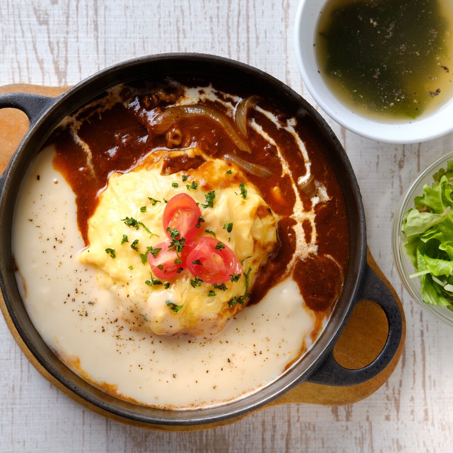 とろとろ半熟オムライス　ハーフ＆ハーフ（850円）