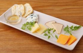 ワインに合わせたチーズ盛り