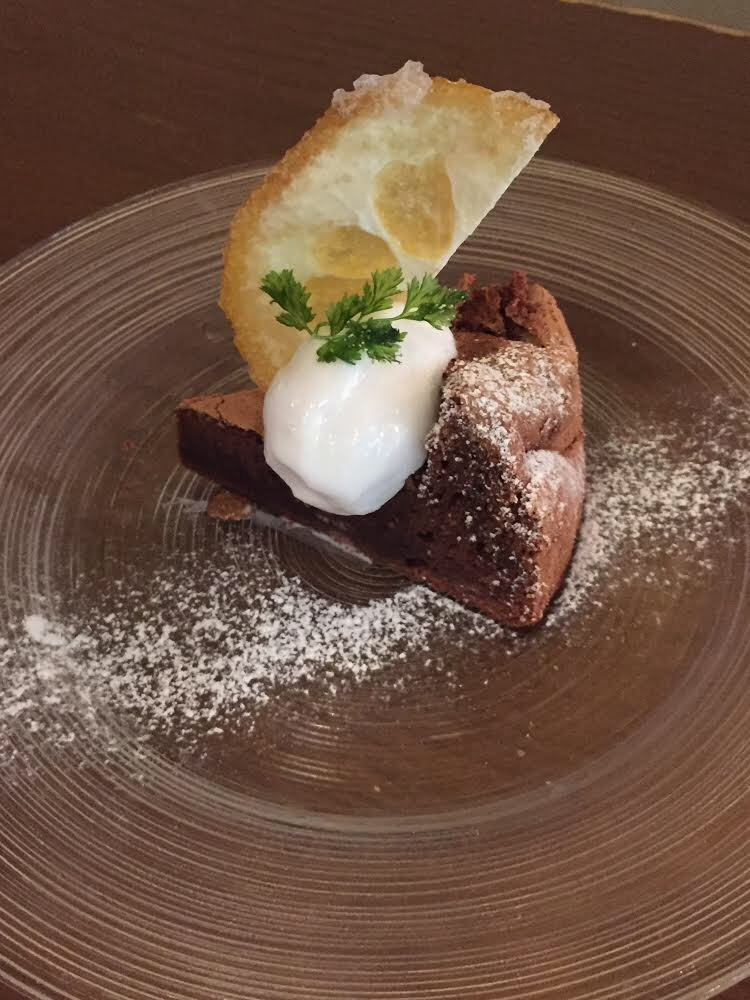 自家製チョコレートケーキ