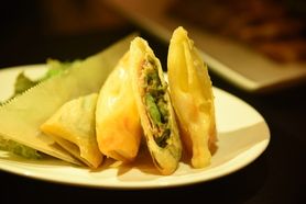 洋風!?生ハムとアボカドとおもちとチーズの包み揚げ