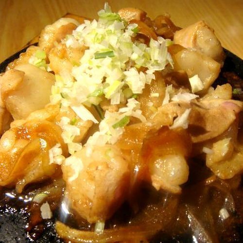 Ｂ級グルメグランプリ！厚木シロコロホルモンの桜島溶岩焼き（780円）