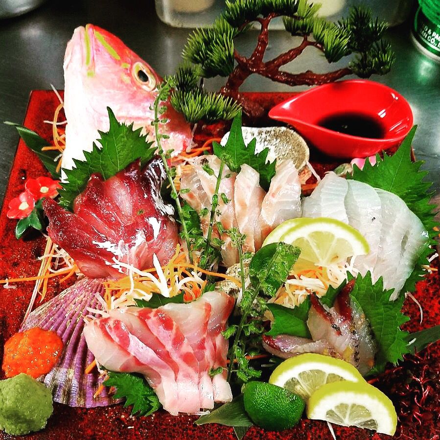 刺盛り（美味しい珍魚刺し盛りアカハタ刺し、マトウダイ刺し、ホウボウ刺し、コチ刺し、その他）（2000円前後　※仕入れによって異なります）