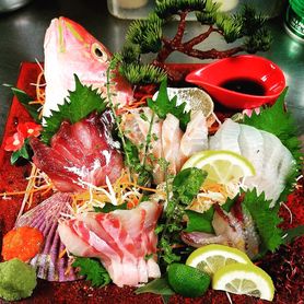 刺盛り（美味しい珍魚刺し盛りアカハタ刺し、マトウダイ刺し、ホウボウ刺し、コチ刺し、その他）
