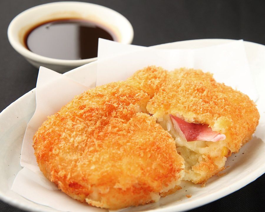 大きな手作りコロッケ